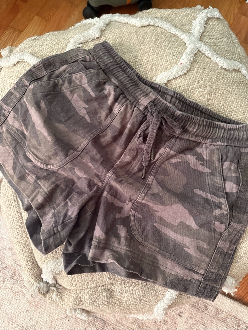 Athleta black/green Camo Drawstring Athletic Shorts